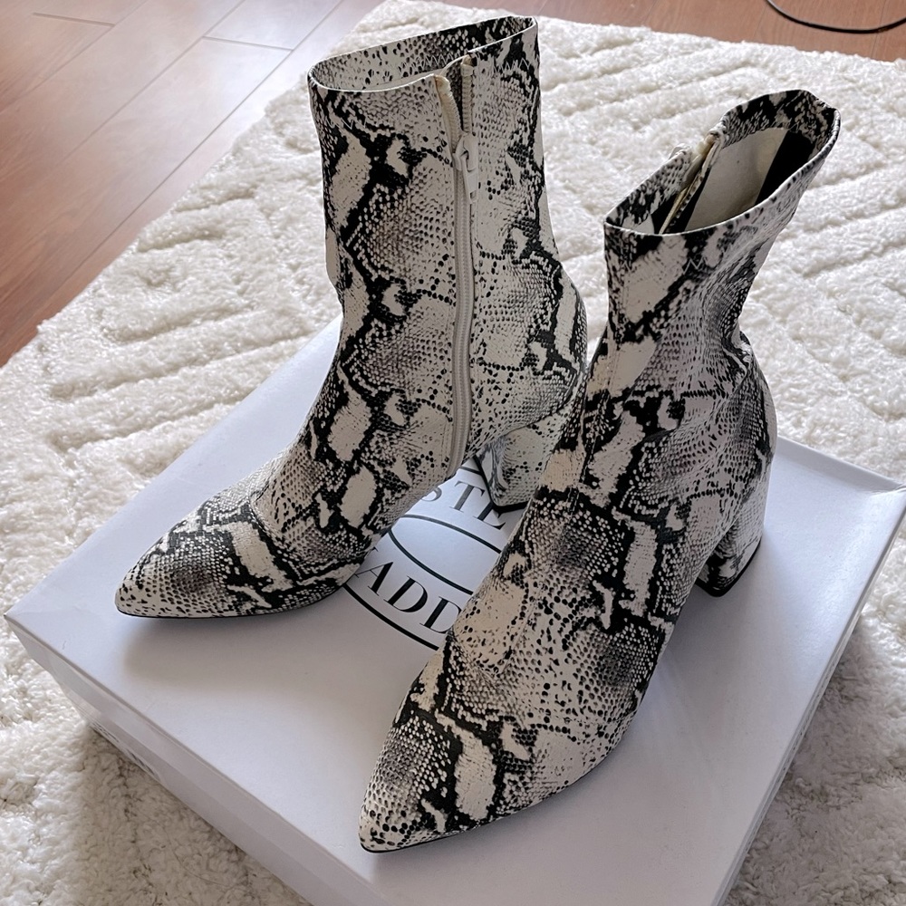 STEVE MADDEN SNAKESKIN BOOTIES